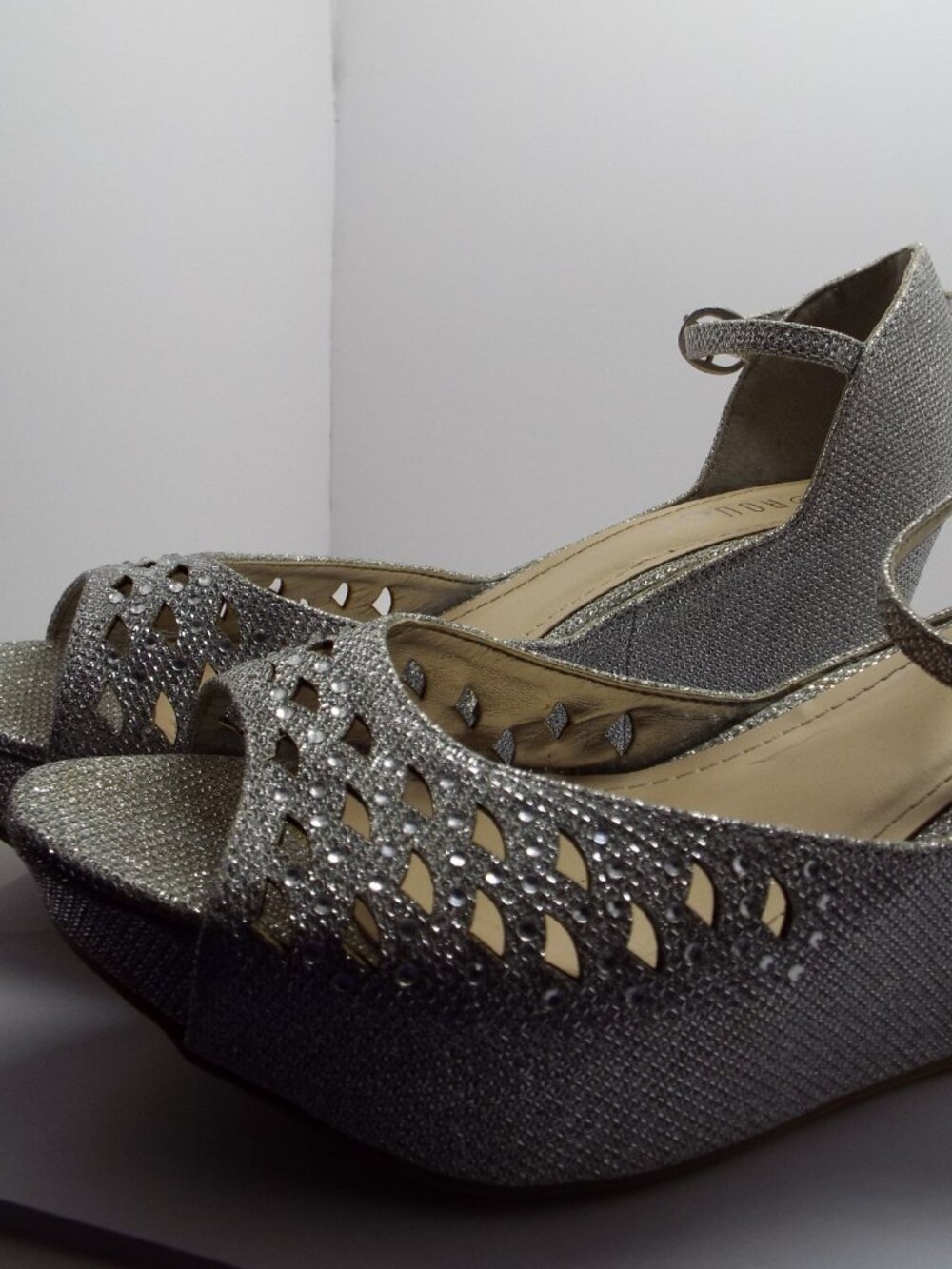 Beautiful Sparkly Silver Open Toe Wedge Platform Shoes Size 8
